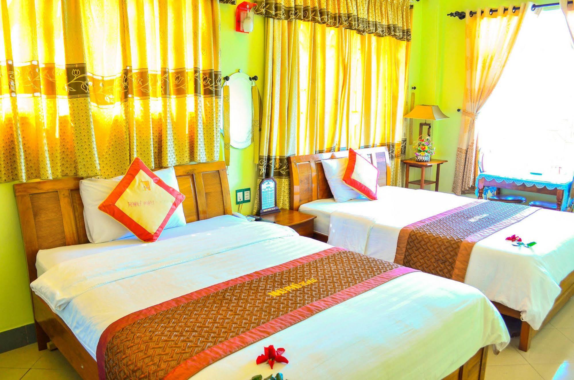 Nhu Phu Hotel Hue Exterior photo
