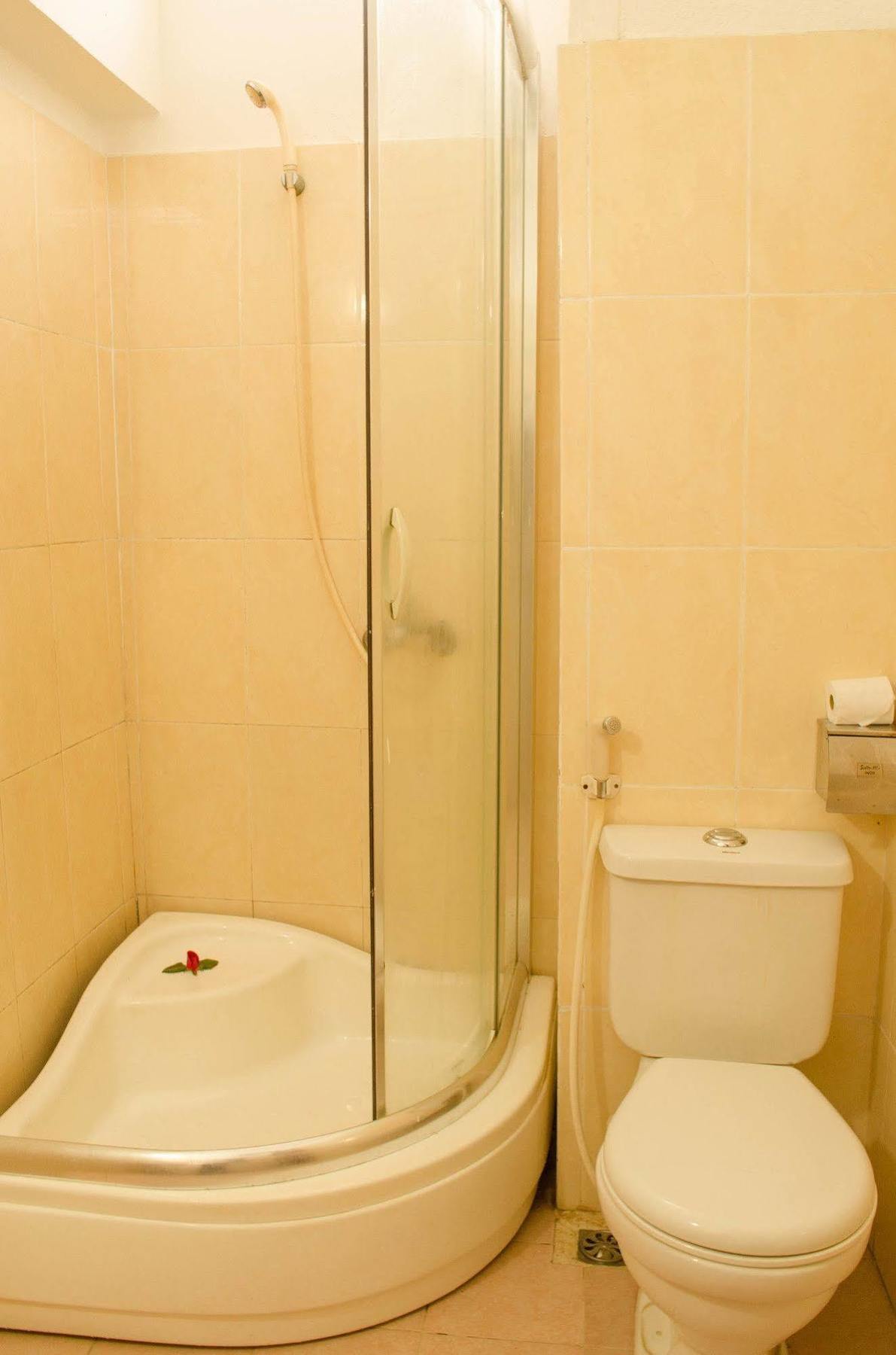 Nhu Phu Hotel Hue Exterior photo